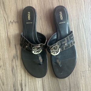 FENDI flip flops with small heel! Size 41